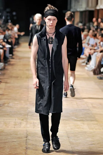 Look 10